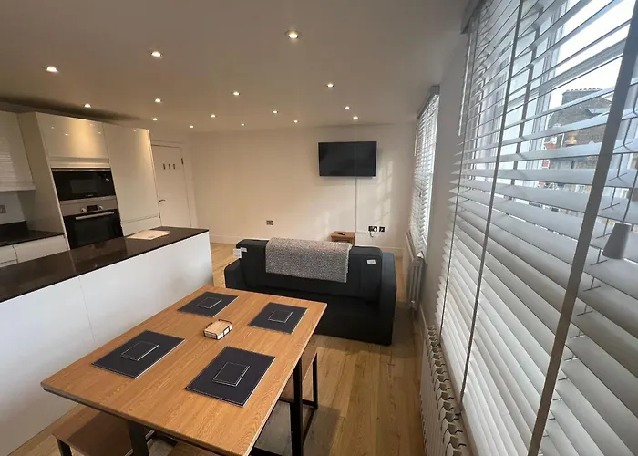 Spacious 1-Bed Central London Flat